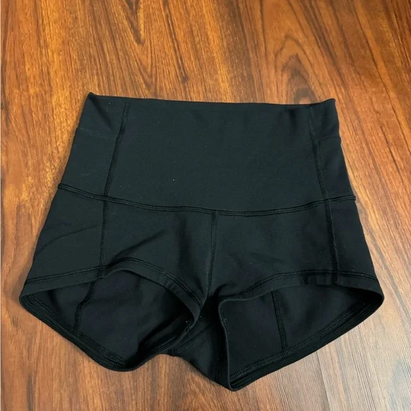 lululemon athletica Black High-Waisted Women’s Shorts size 6 - Picture 8 of 8